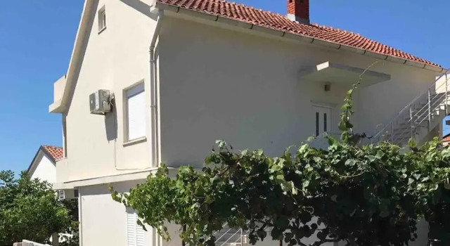 Apartments Mati?