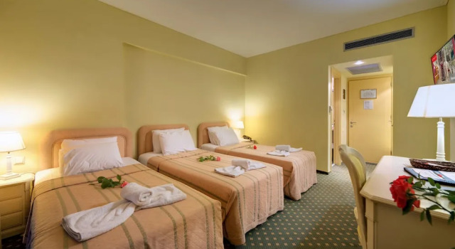 Трёхместный номер Standard с балконом Angelika Pallas Hotel