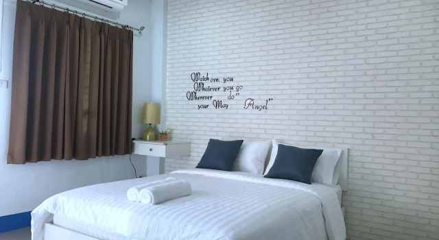 Ing Hmon Non Sabai, Забронировать Отель Бизнес-отели Бан-Чанг, рядом с Ban Chang Hospital, 4* 5*