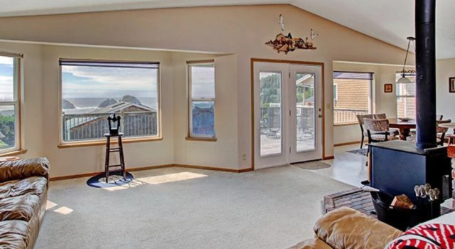 Oceanside Perch 3 Br home by RedAwning, Prenota Hotel Oceanside 