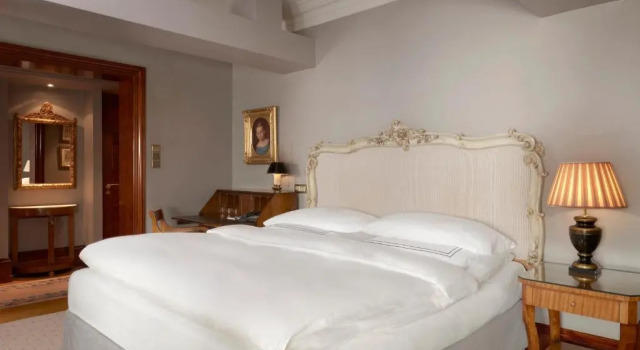 Номер Deluxe Schlosshotel Berlin