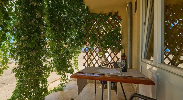 Студия Standard Maraština Suites