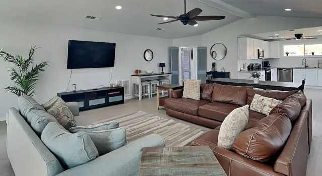 Surfside Casa de Playa by Ryson Vacation Rentals, Book Feriehus Sommerhuse i Houston, Hytte