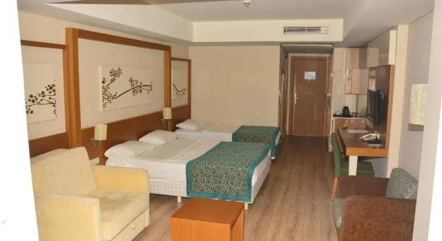 Трёхместный номер Standard Venosa Beach Resort & Spa
