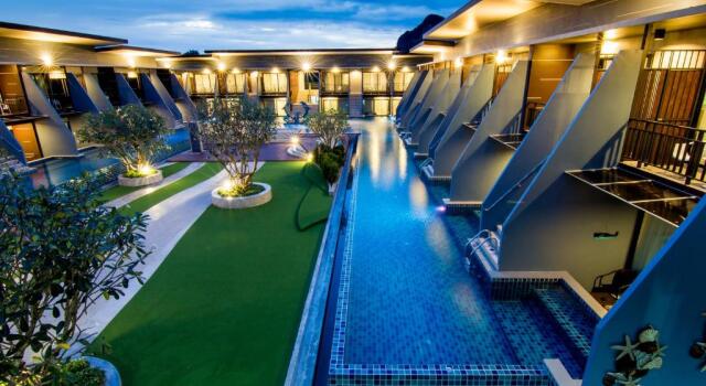 Двухместный номер Superior с видом на бассейн The Phu Beach Hotel - SHA Plus