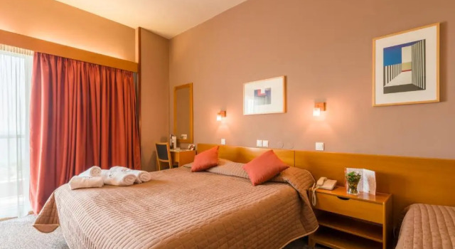 Трёхместный номер с видом на море Queen Olga Hotel