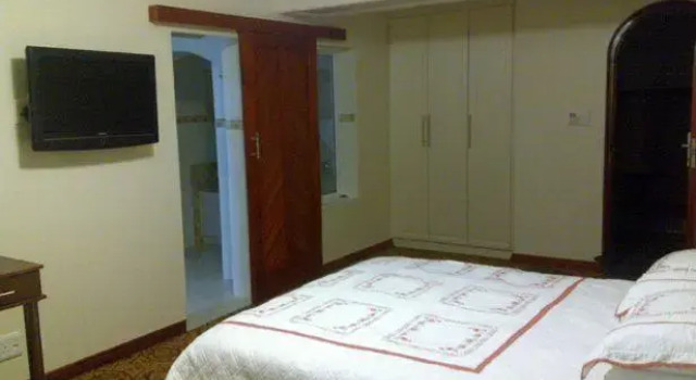 Elarish Guesthouse Restaurant Conference Centre, Забронировать Отель Блафф Дурбан, рядом с Bluff Towers Shopping Centre