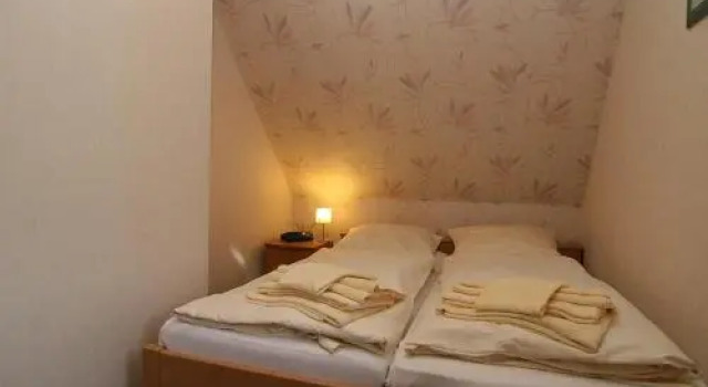 Haus Schumacher, Wohnung 1, Забронировать Апартаменты/квартира Отели Хёрнум с парковкой, рядом с Восточный пляж города Хернум, Парковка
