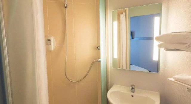 Четырёхместный номер B&B HOTEL Angers 2 Université