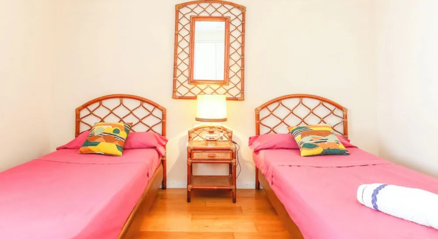 Just 10 Minutes From Sitges, House With Private Garden and Pool-, Забронировать Дом для отпуска Отели Ситжес с парковкой, Парковка