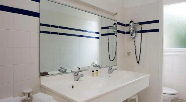 Двухместный номер Standard Hôtel & Résidence Vacances Bleues Orhoïtza