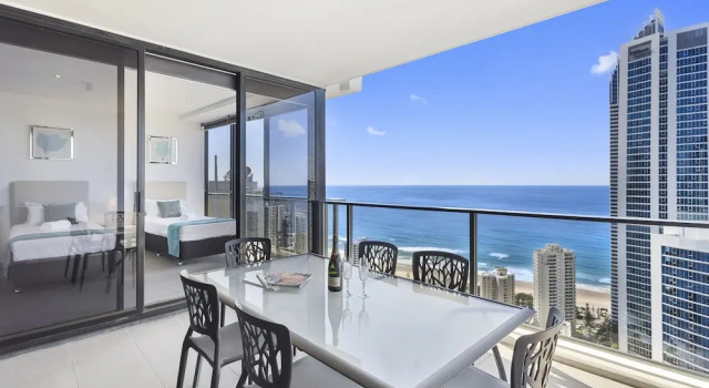 Апартаменты с 2 комнатами с балконом и с видом на океан Circle on Cavil Holidays Gold Coast