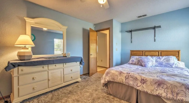 Коттедж Spring Hill Home w/ Pool ~ 1 Mi to Weeki Wachee
