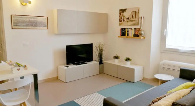 Апартаменты Spacious 2BR sleeps 6 just 5 mins with tram to city center and station