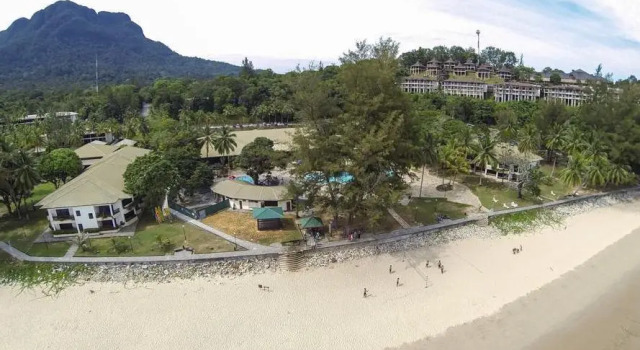 Кровать в общем номере Damai Beach Resort