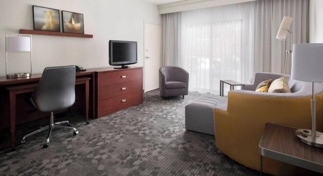 Люкс Courtyard by Marriott Boston Norwood/Canton