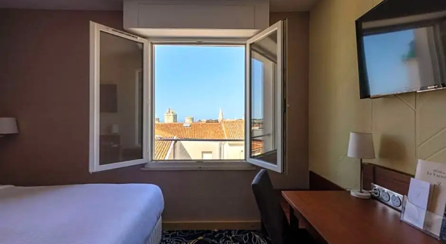 Двухместный номер Superior с видом на бассейн Hôtel Le Yachtman, The Originals Collection
