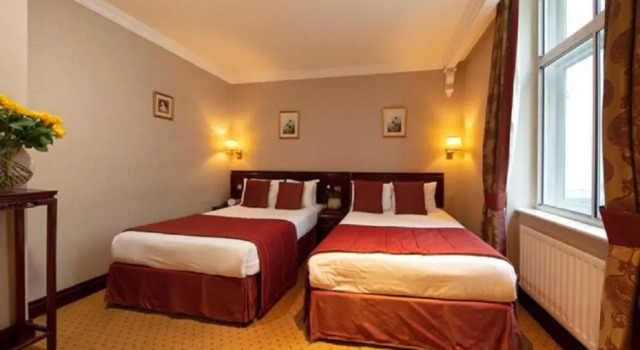 Четырёхместный номер Standard Rochester Hotel by Blue Orchid