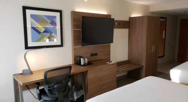 Четырёхместный номер Standard Holiday Inn Express Edgewood-Aberdeen-Bel Air