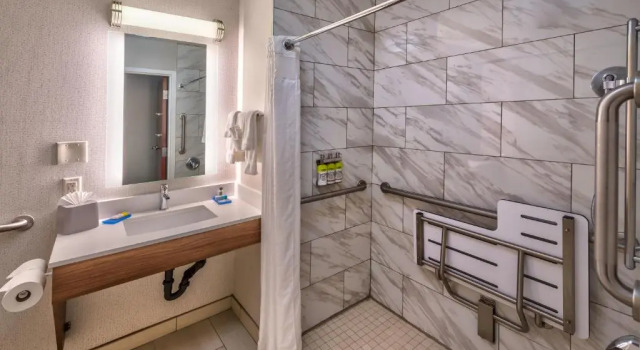Четырёхместный номер Standard Holiday Inn Express Reno Airport by IHG