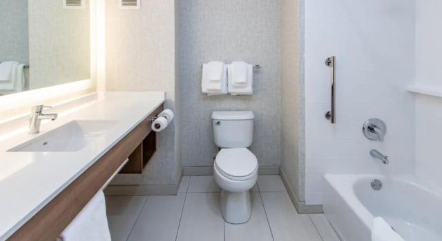 Люкс Holiday Inn Express Hotel & Suites Roseville - Galleria Area by IHG