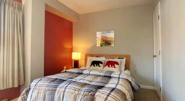 MG 3C16 - Wow!  Location. Views. Pool. Sauna. Shops.  2 Bedrooms, Забронировать Отель Отели Киллингтон с парковкой, рядом с Killington Pico Adventure Center, Парковка
