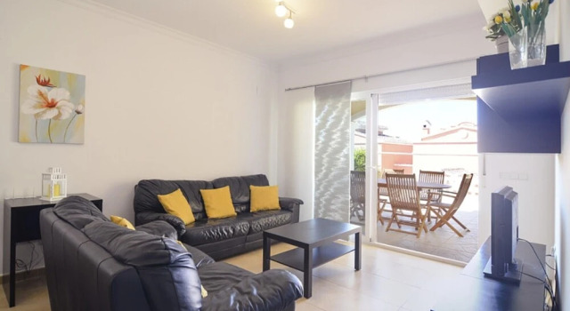 Bungalow - 4 Bedrooms with Pool and WiFi - 104998