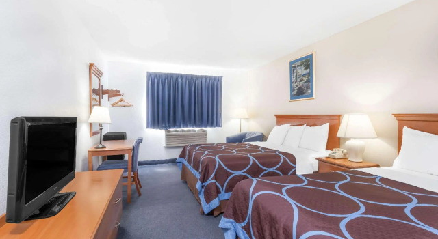 Четырёхместный номер Standard Super 8 by Wyndham Montgomery Maybrook
