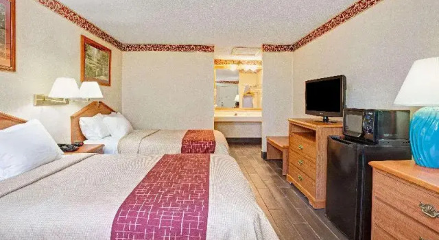 Четырёхместный люкс Americas Best Value Inn & Suites Monroe