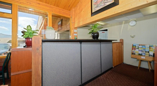Americas Best Value Inn and Suites Estes Park, Забронировать Отель Отели Эстес-Парк с парковкой, рядом с Lake Estes, Парковка