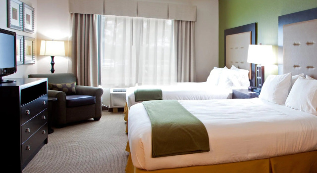 Четырёхместный номер Standard Holiday Inn Express & Suites Jacksonville - Atlantic Beach by IHG