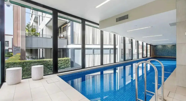 Апартаменты с балконом Beautiful 2BR APT With Balcony, Pool and Gym