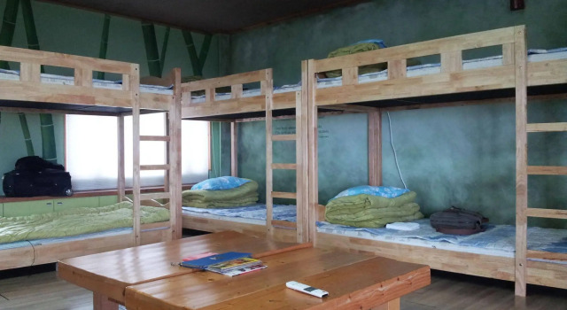 Jeju JJ Guesthouse, Забронировать Отель Отели Согвипхо с парковкой, рядом с Отель и казино Shilla, Парковка