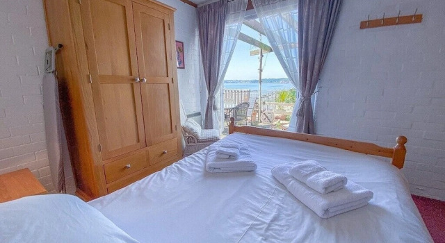12 Waters Edge Chalet, Amroth, Забронировать Шале Отели Carmarthenshire 3 звезды, 3*