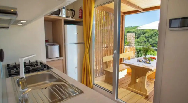 Spacious Apartment in Novalja near Sea