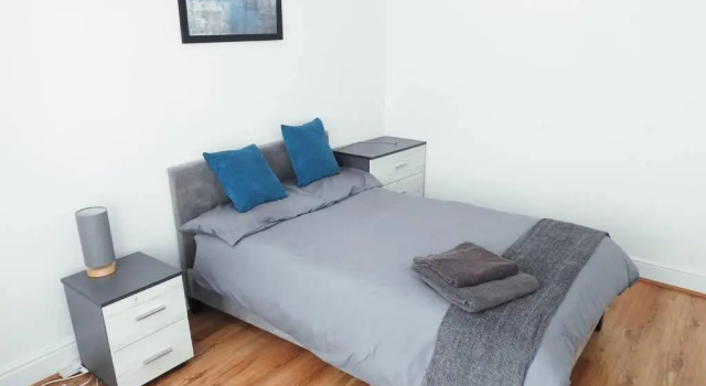 Outstanding and Spacious modern 4 bedroom house, Забронировать Отель Кингстон-апон-Халл Восточный райдинг Йоркшира