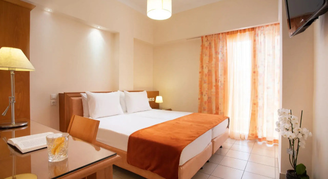 Семейный люкс с видом на море Pantheon City Hotel