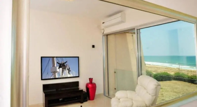 Apartments Love Suite on The Sea, Забронировать Апартаменты/квартира Отели Нагария с бассейном, Бассейн