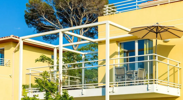 Sea View Duplex for 8 on Var Coast