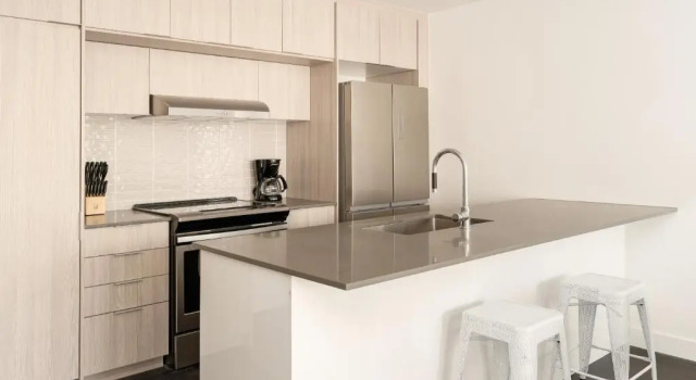 Апартаменты Superior Beautiful Griffintown Suites by Sonder