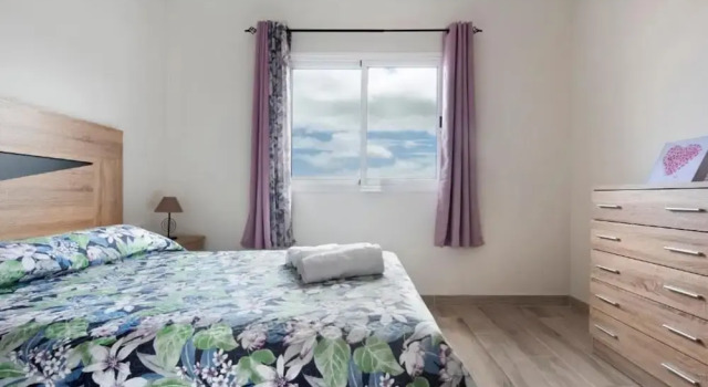 Holiday Home in Tenerife With Mountain Views, Book Hotel Hoteller i Genovés med parkering, Parkering