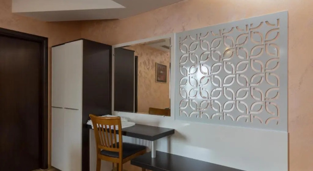 Полулюкс Hotel Kardjali