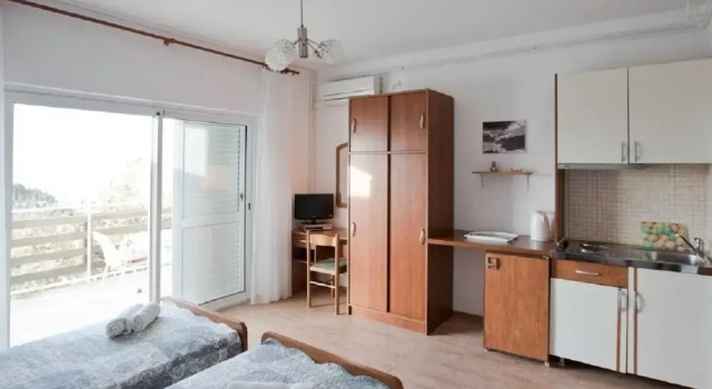 Apartments and Rooms Mirja