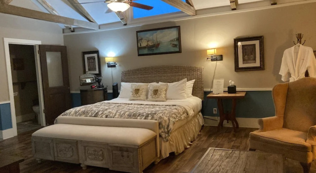 Люкс с балконом Coppersmith Inn Bed And Breakfast