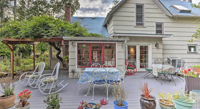 Коттедж Charming Historic Retreat Near Poverty Bay!