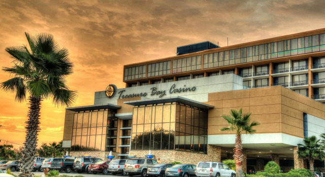 Treasure Bay Casino & Hotel-Adults Age 21 and Above, Забронировать Отель Билокси Миссисипи - побережье, рядом с Beauvoir