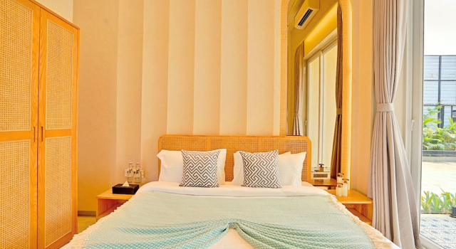 ELIVAAS Meraki Luxe 6BHK Glass Villa