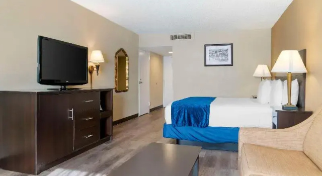 Четырёхместный номер Standard Best Western Greenfield Inn