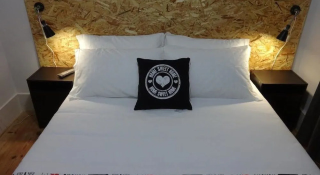 Train Lisbon Hostel, Забронировать Хостел Хостелы Лиссабона, рядом с Железнодорожный вокзал Санта-Аполония, Хостел
