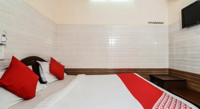Varsha Grand Residence by OYO Rooms, Book Hotel Guntur Andhra Pradesh